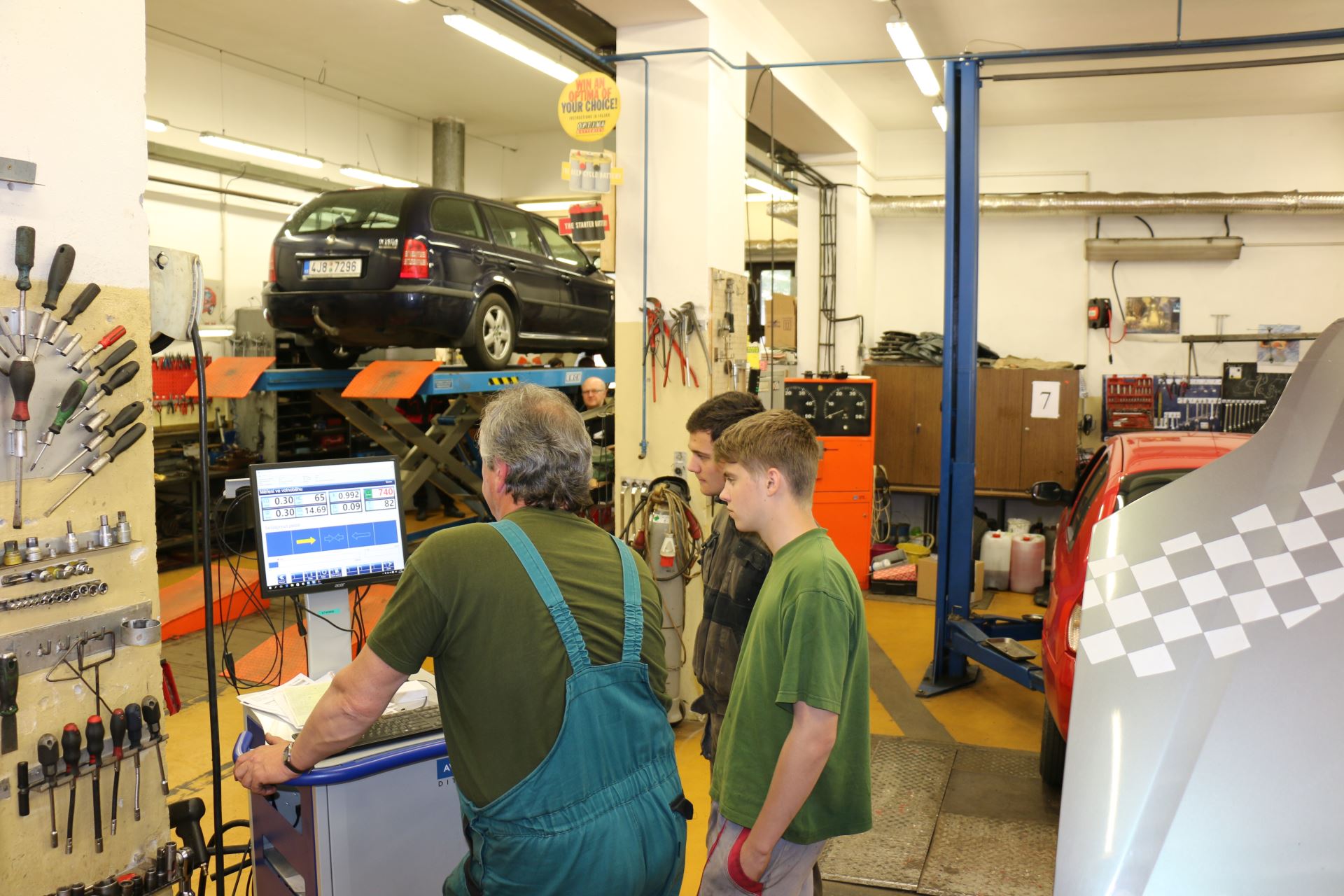 Autoservis a měření emisí